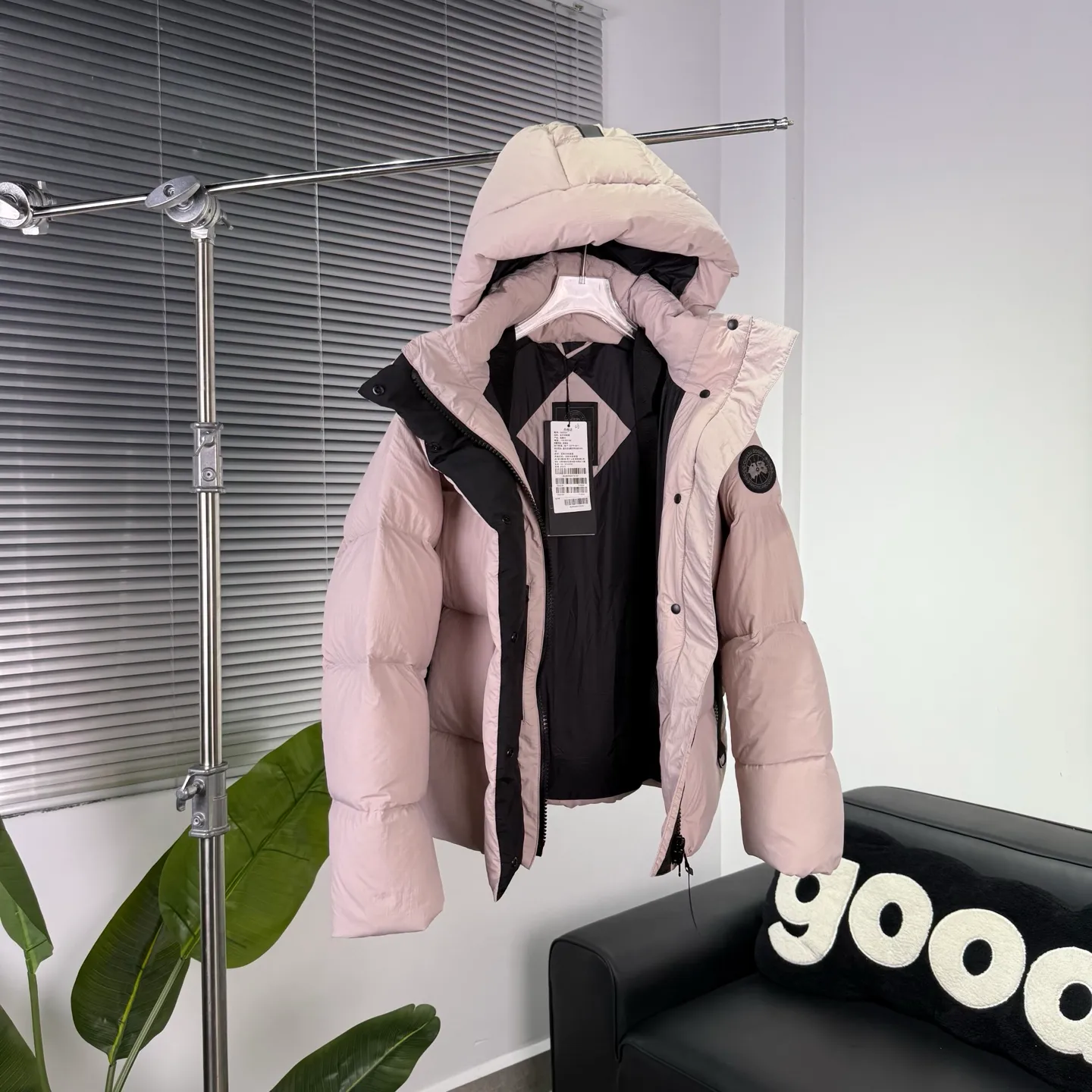P880 High-end quality 𝑪𝒂𝒏𝒂𝒅𝒂 𝑮𝒐𝒐𝒔𝒆｜Canada Goose Black Label 𝗝𝘂𝗻𝗰𝘁𝗶𝗼𝗻 Series Capsule Short Down Jacket/Ouyang Nana Generation/Same Style for Men and Women 𝗦𝗶𝘇𝗲: 𝗫𝗦 𝗦 𝗠 𝗟 𝗫𝗟 𝗫𝗫𝗟 Product color: black, pure white, off-white, cherry blossom pink, green, brown, Coding: 𝟬𝟬𝟬𝟲𝟭𝟬𝗖
